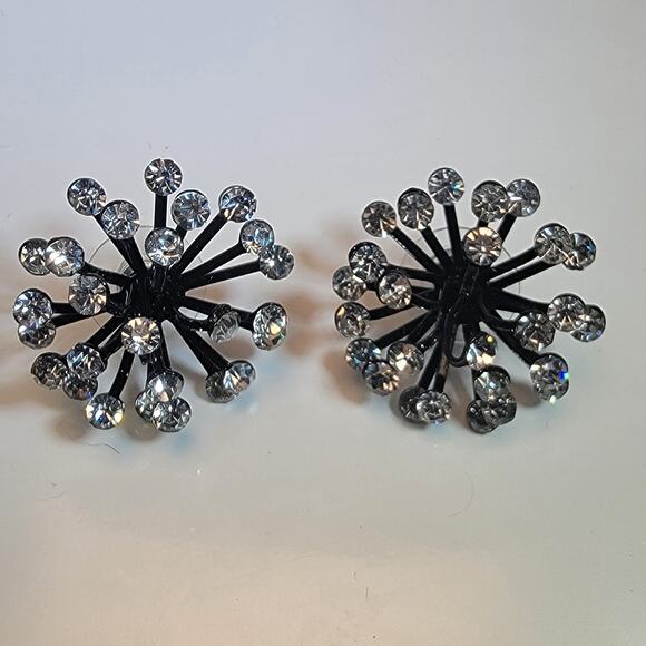 Vintage Crystal Dandelion Stud Earrings – Elegant Floral Design with Sparkle - Picture 4 of 10